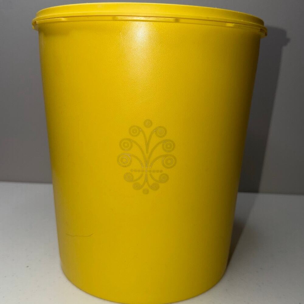 Vintage Tupperware Servalier Harvest Gold Large Canister Starburst Design 1339-5